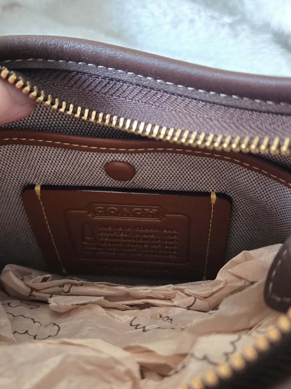 Coach Curve Zip - Picture 4 of 5